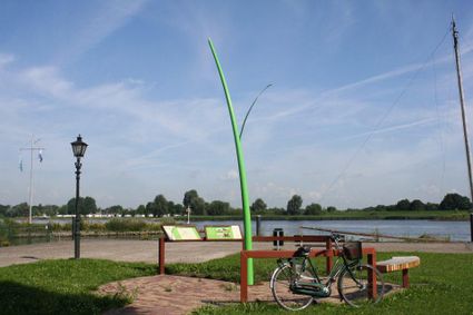 Toeristisch overstappunt met fiets