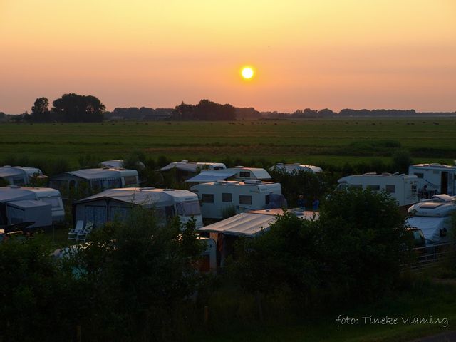 Zonsondergang bij Camping Zeevangshoeve