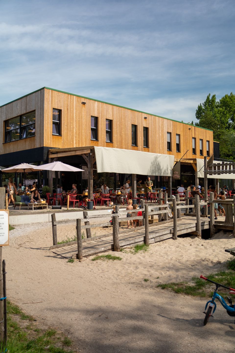 Foto van Family village in het Darwinpark in Zaandam