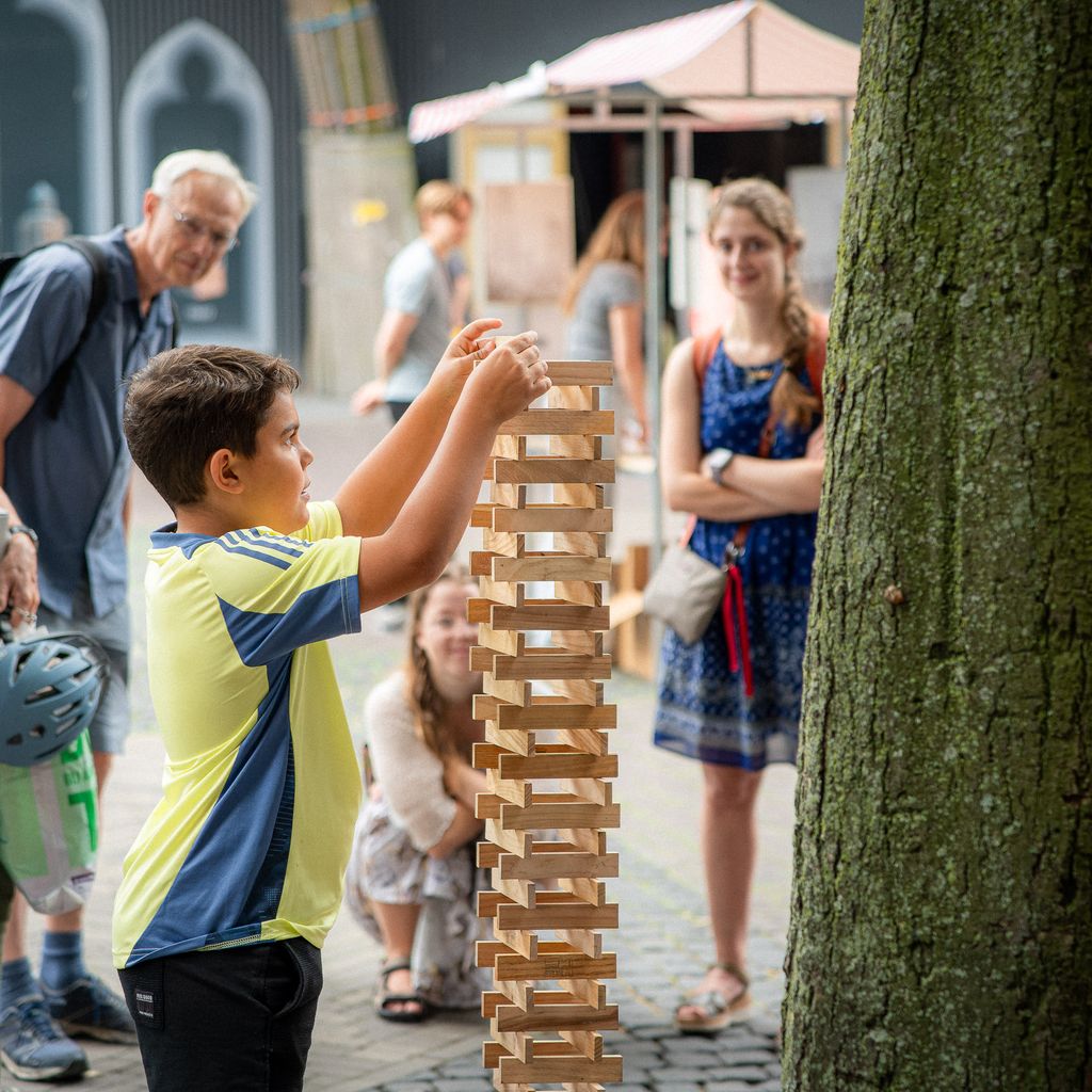het domplein loopt storm