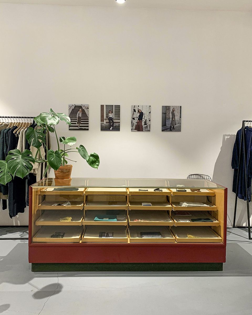 by-bar winkel Wyck Maastricht interieur toonbank met plant