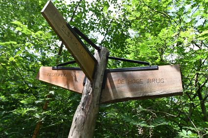 wegwijzer in het Broersepark
