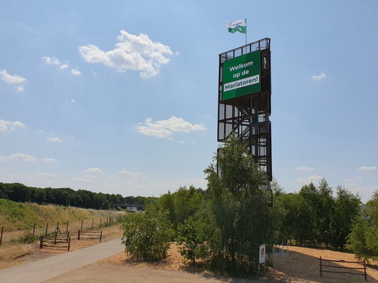 Aanzicht Mariatoren Hapert vanaf de oostzijde