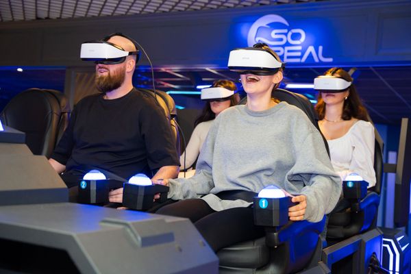 Mensen in VR game van VR SO real