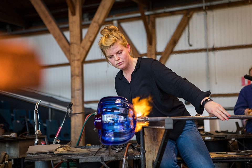 Glasblazer aan het werk