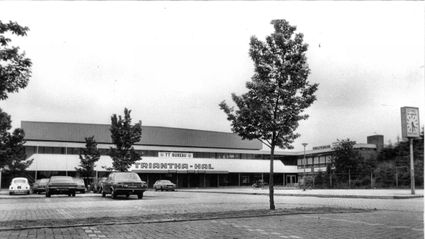 Een foto van het oude TT-bureau, locatie Triantha-Hal