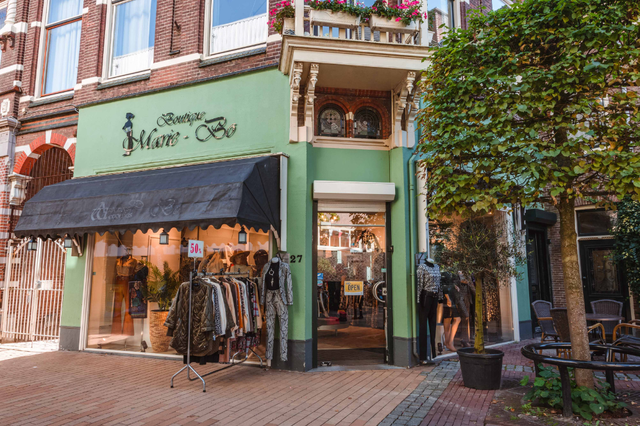 Der Eingang zum Bekleidungsgeschäft Marie Bo in Assen.
