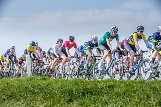wielerwedstrijd door Dronten