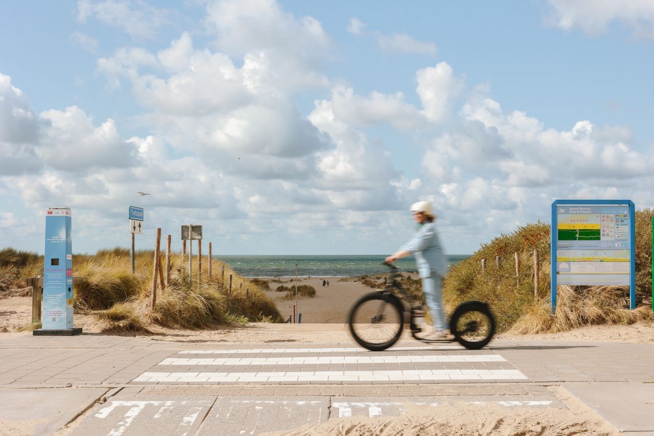 Kickbike huren in Westland langs het strand