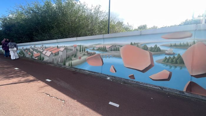 Muurschildering van Matilo met voorwerpen.