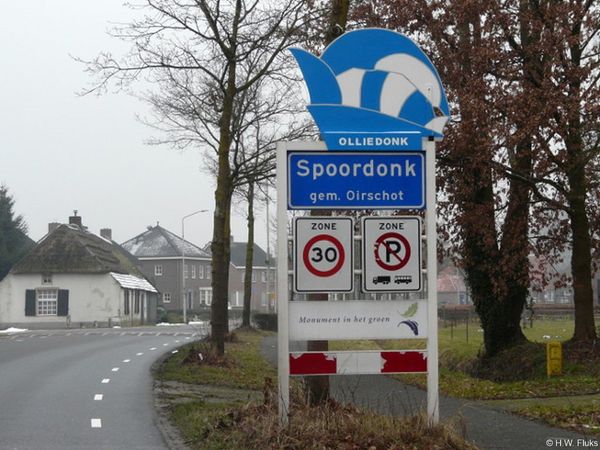 plaatsnaambordje spoordonk en olliedonk