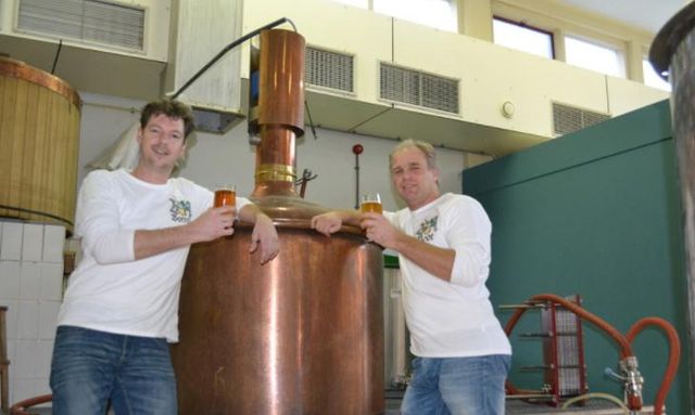 De eigenaren, Kenneth en Rocco, van Brouwerij Borrelnoot. Een brouwerij uit Woerden