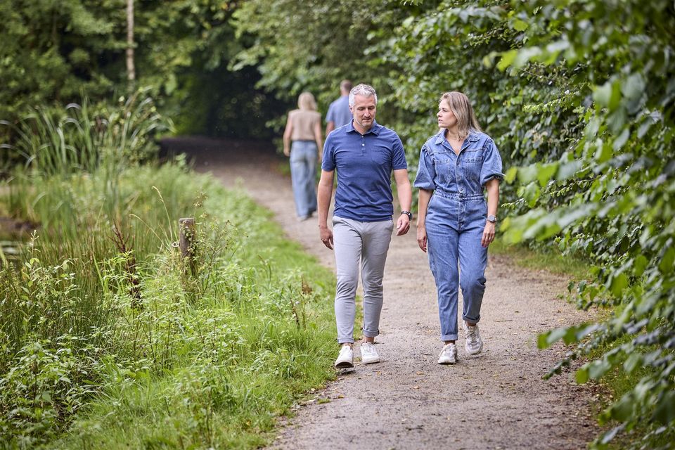 Wandelen in de buurt van de visvijver