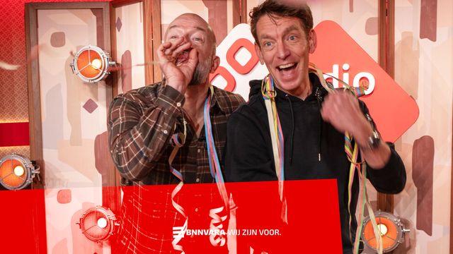 Jan-Willem Roodbeen en Jeroen Kijkindevechte met confetti en slingers