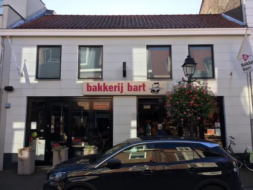 Foto van de voorgevel van Bakker Bart in Leerdam
