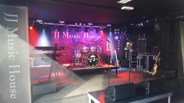 Podium van JJ Music House in Zoetermeer.