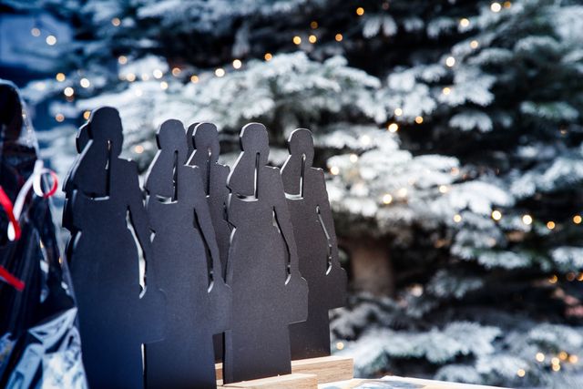 Beeldjes van het Lunters Vrouwtje in de sneeuw