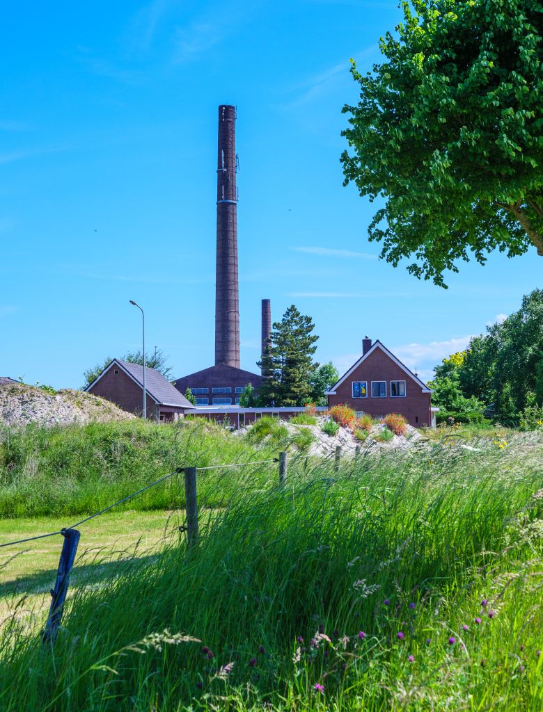 Schoorsteen van een voormalige steenfabriek