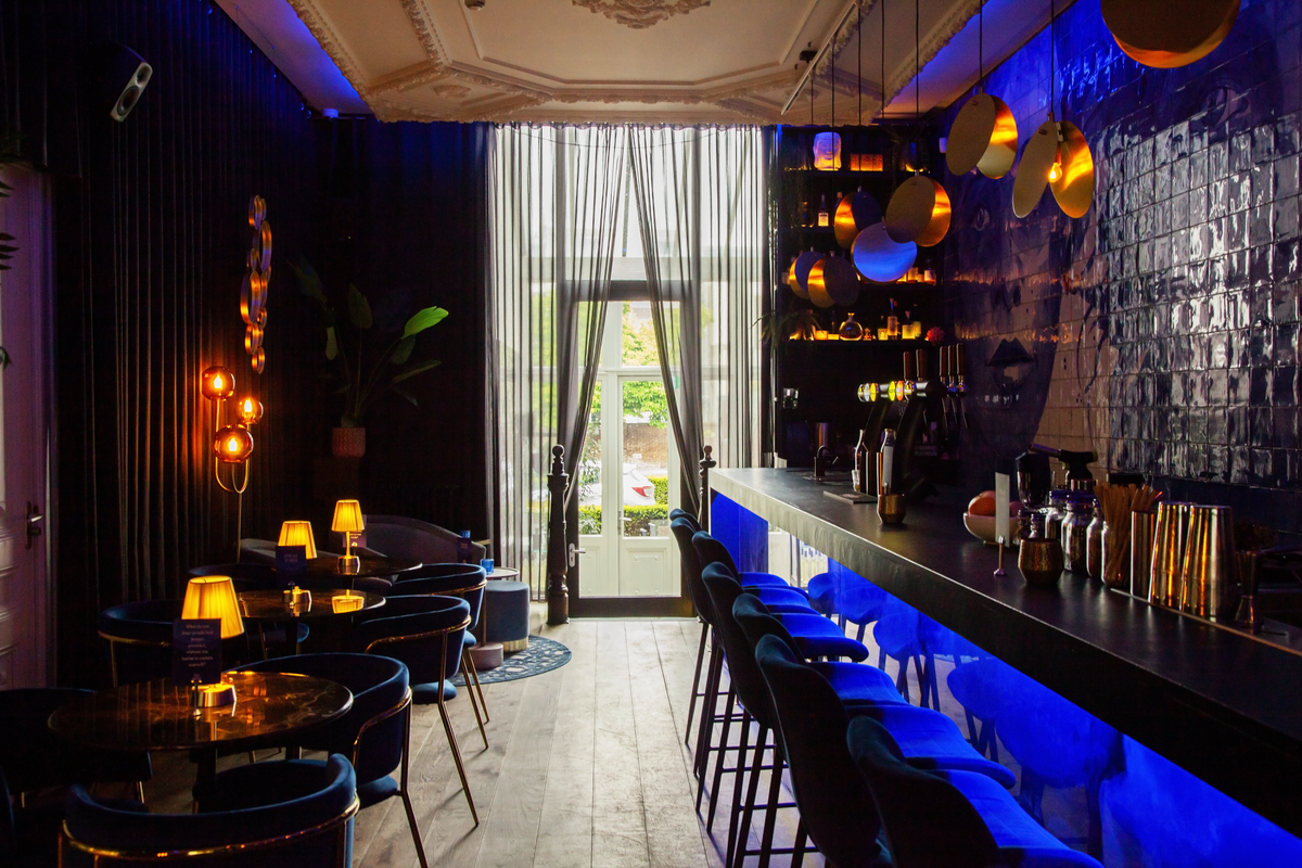 Bar Blue, Oranjesingel 14-20 (Hotel Blue)