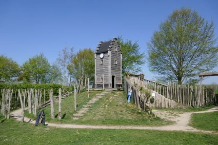 Speeltoestellen natuurspeeltuin in Megen