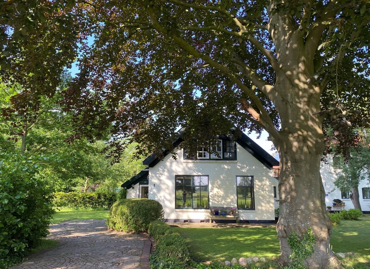 Het boerderijtje met tuin van De Leemgaard