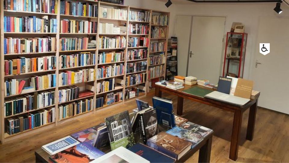 Boekwinkel Boekhandel De Kler Woerden, provincie Utrecht, Groene Hart, onafhankelijke boekhandel in de binnenstad met een breed assortiment literatuur, kinderboeken en cadeauboeken.