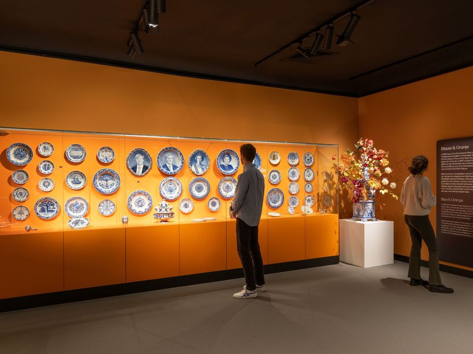 Tentoonstellingszaal van de Koninklijke familie bij Royal Delft Museum