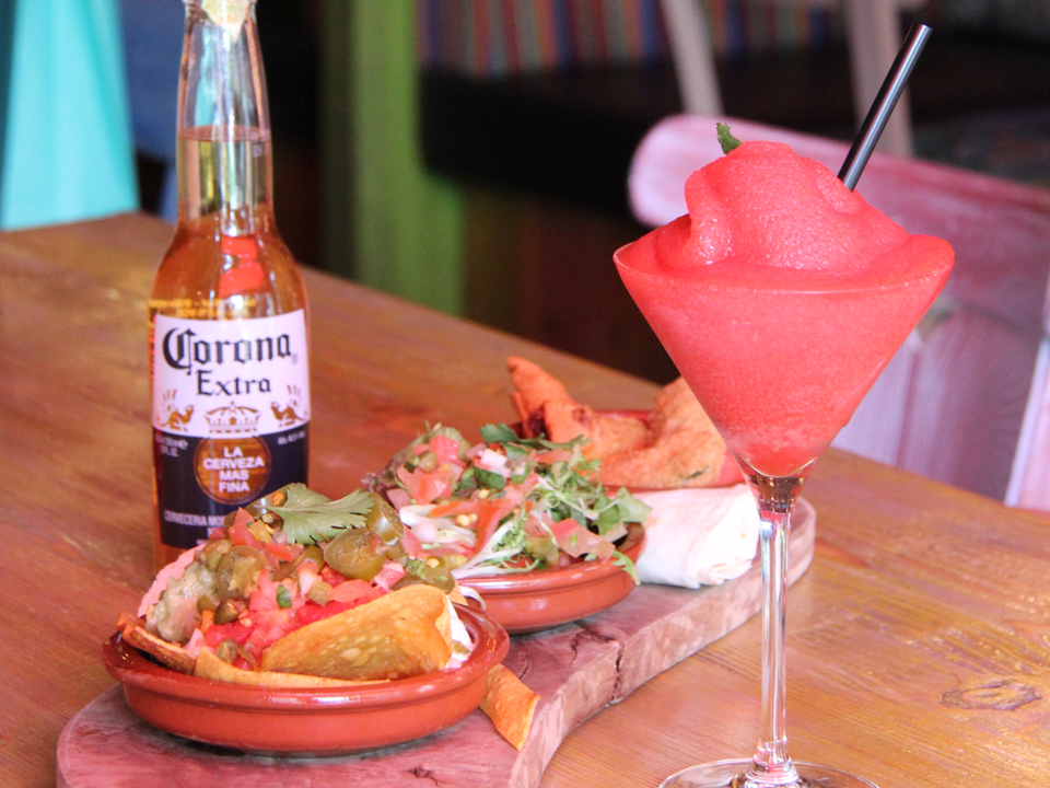 Nacho's, margaritha's en corona bij Rosita's in Almere Centrum