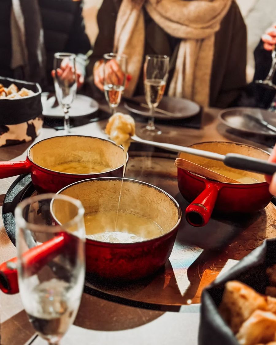 Savooise kaasfondue bij Le Freti in Annecy, Frankrijk