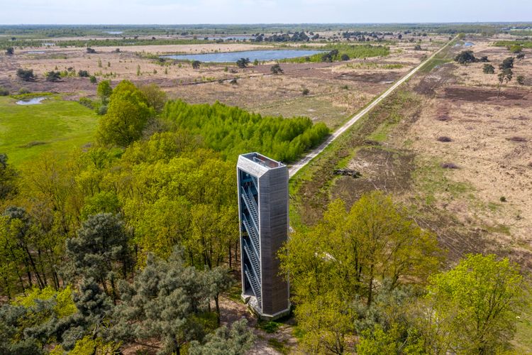 Belfort, een toren gefotografeered vanuit de lucht