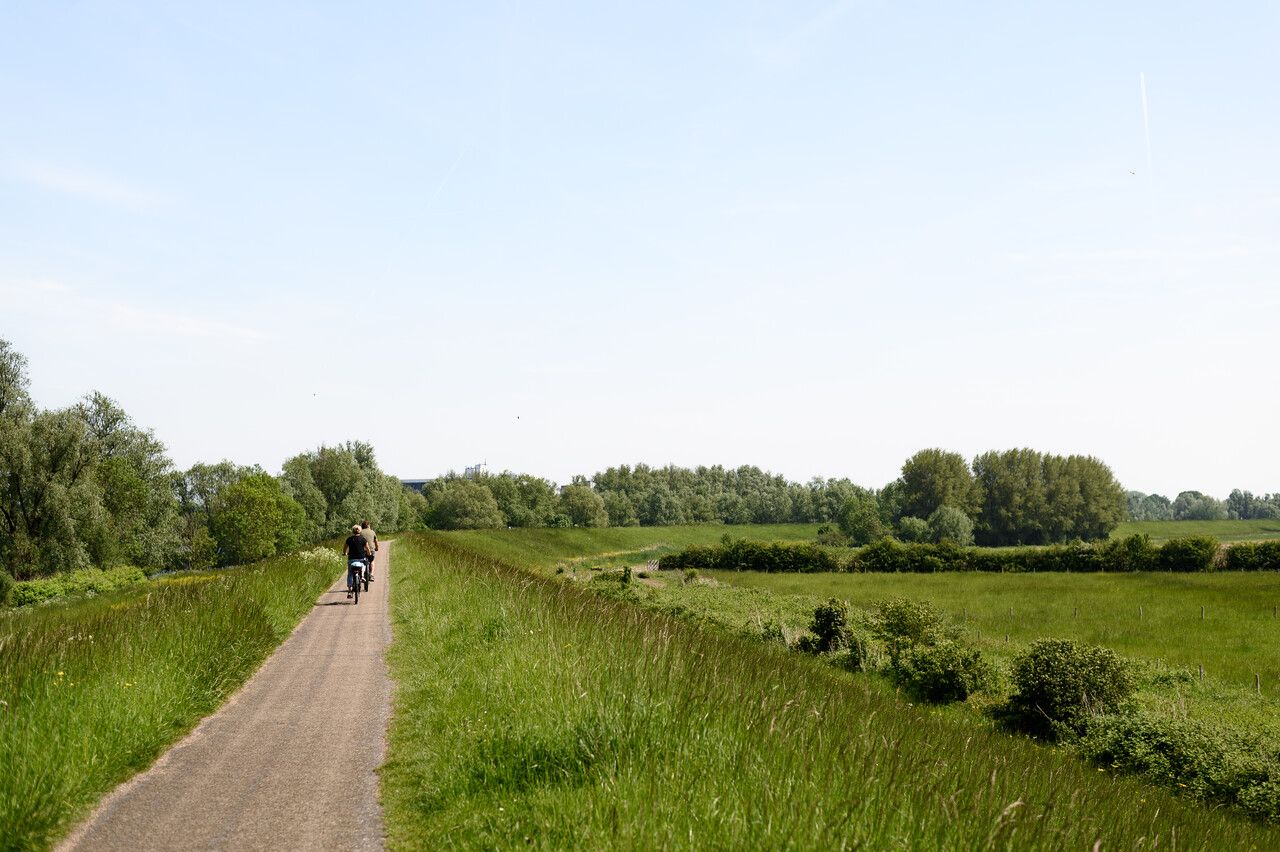 2 fietsers in Land van Altena