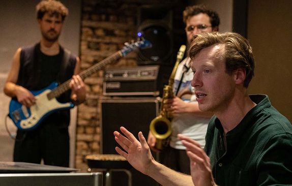 Club Duif & NAUSYQA: ZAZOU