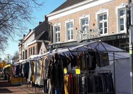 Weekmarkt Deurne - kleding