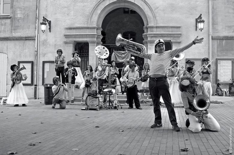 Fanfare des Kadors bij Brouwdok