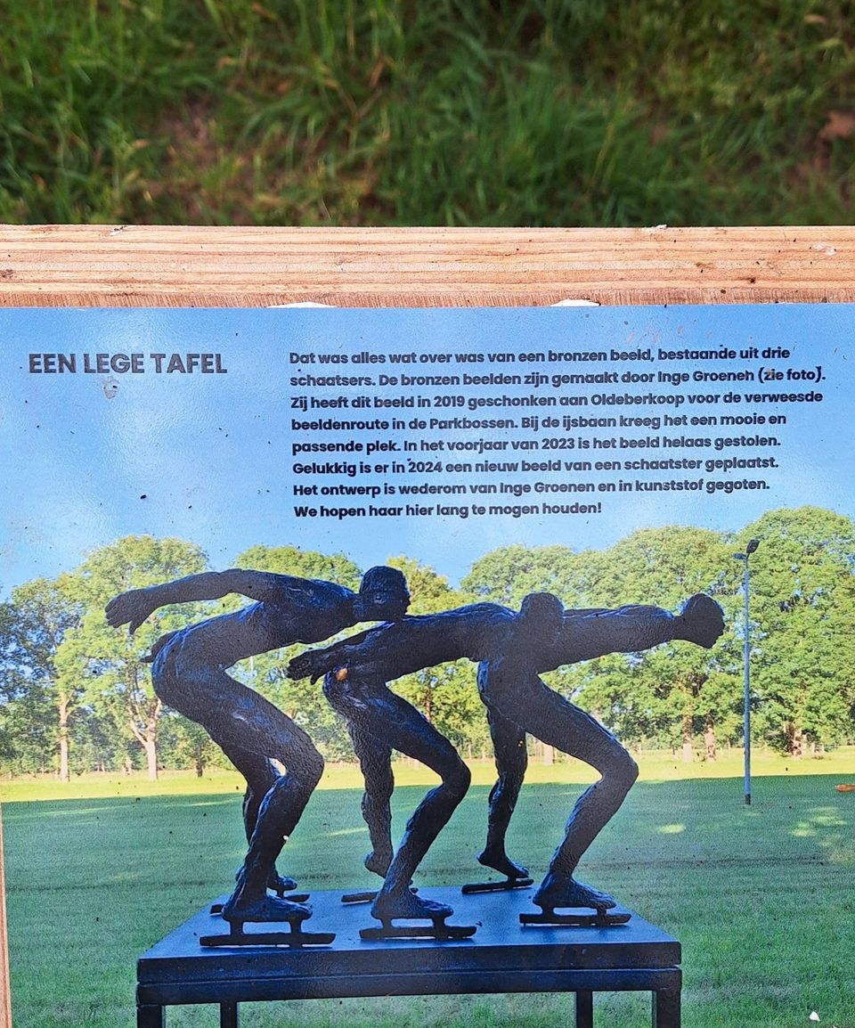 Beeld schaatster Parkbos Oldeberkoop