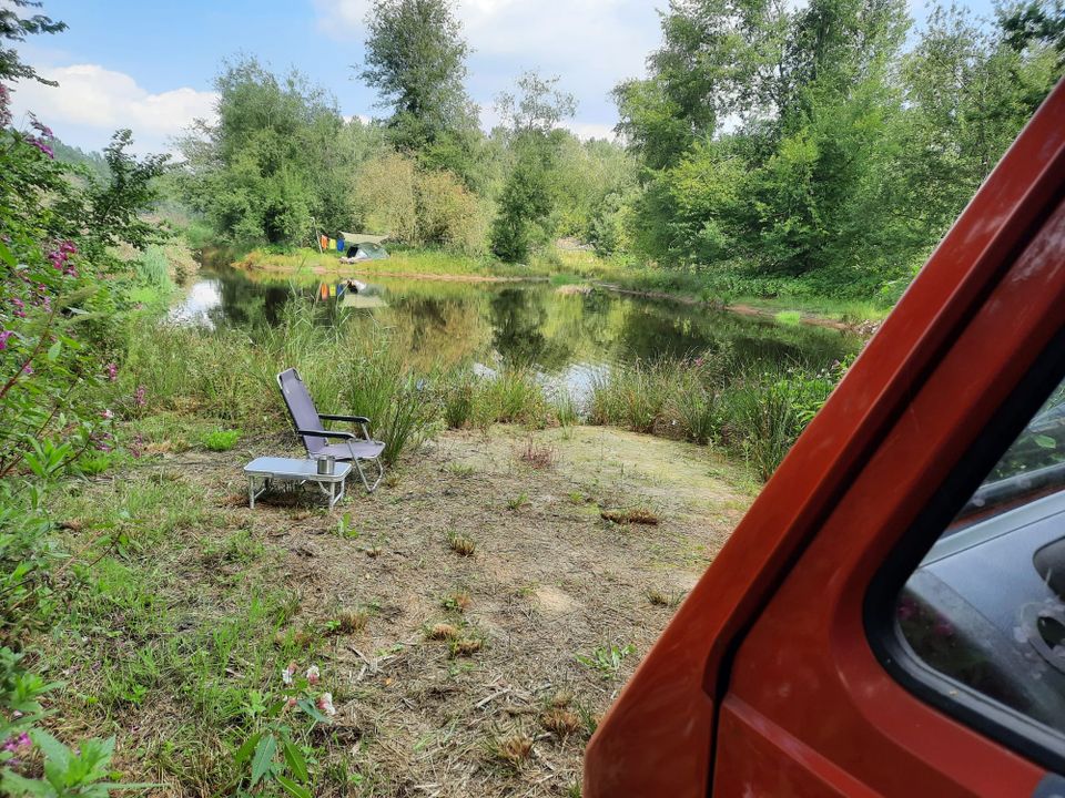 camperplaats aan het water bij 25 graden Noord