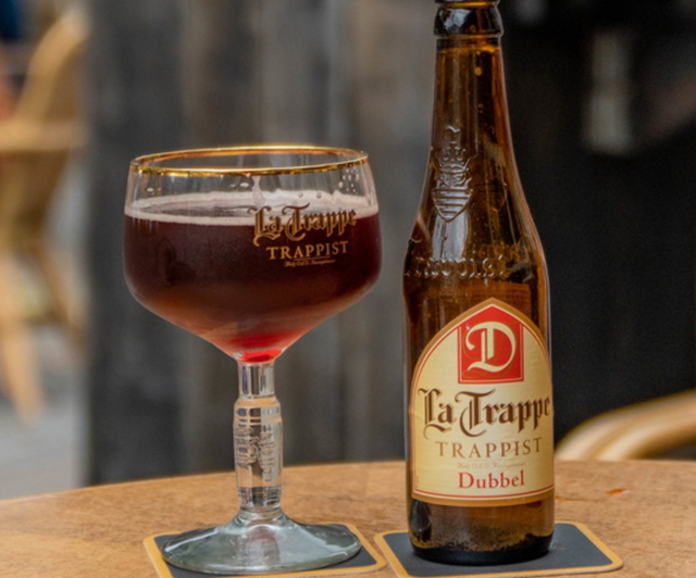 La Trappe Bier auf der Terrasse