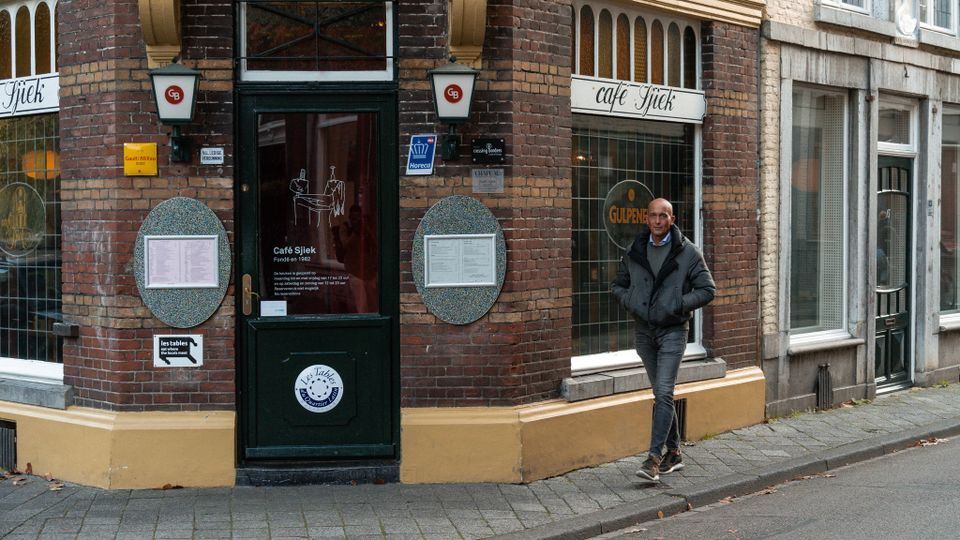 Cafe sjiek pietersstraat jekerkwartier voorkant gevel restaurant yvo gustings notretouch