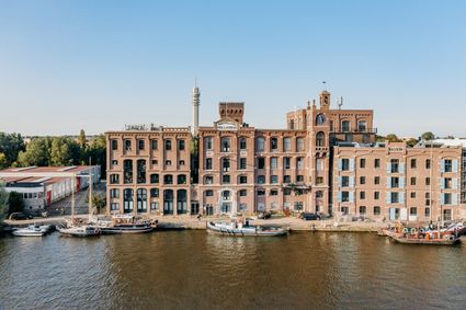 Java pakhuis (rechts)