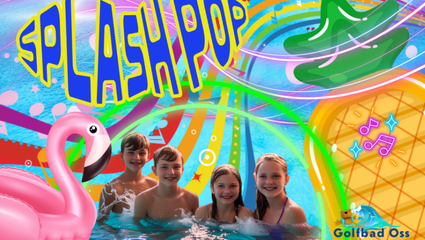 Kleurrijke promotieafbeelding voor Splash Pop: vier kinderen lachen in een zwembad, omringd door vrolijke illustraties zoals een flamingo, muzieknoten en glijbanen. De speelse vormgeving en tekst verwijzen naar een muzikaal zwemevenement bij Golfbad Oss.