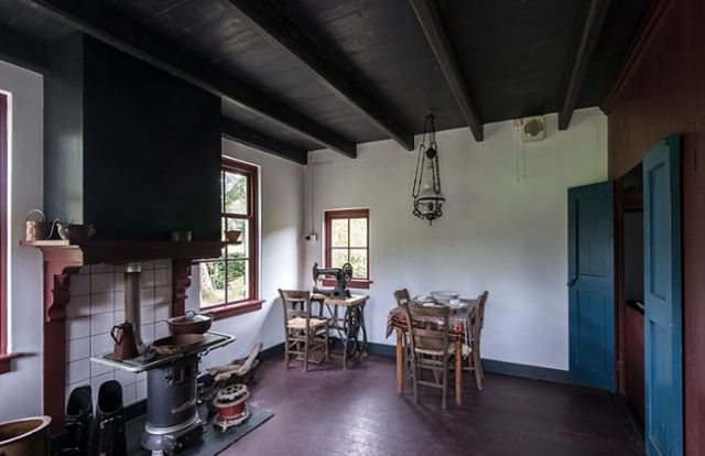 Die Einrichtung eines Koloniehäuschens in Drenthe, Niederlande.