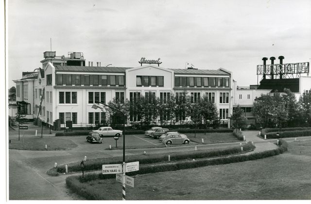 Oude zwart/wit foto van kantoor van Nutricia aan de Stationsstraat 186 Zoetermeer