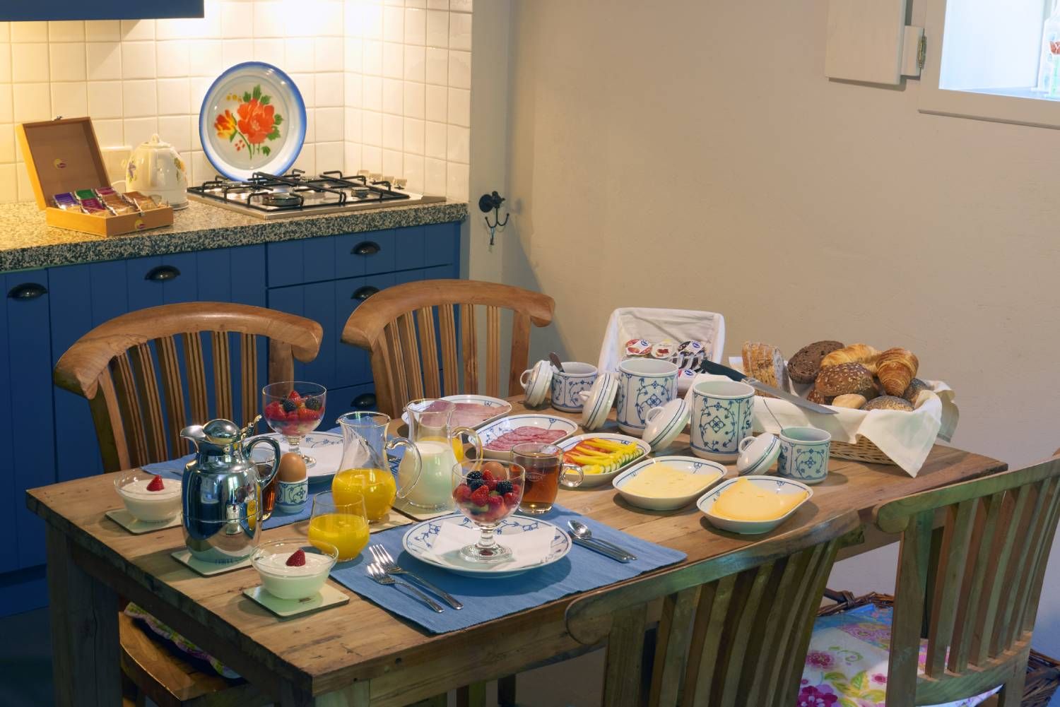 Gedekte ontbijttafel