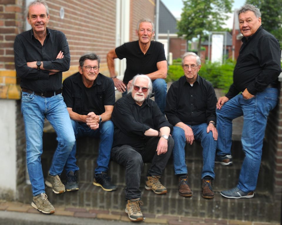 groepsfoto van de mannen van paradox uit Oijen