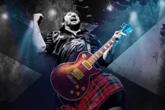 King King frontman met kilt