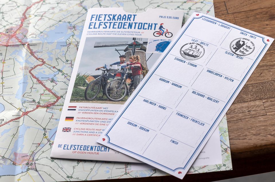 Fietskaart en stempelkaart Elfstedentocht op eigen houtje