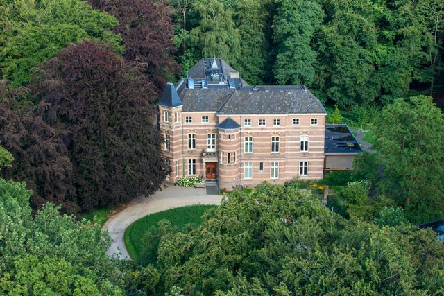 Kasteel Stoutenburg vanuit de Lucht