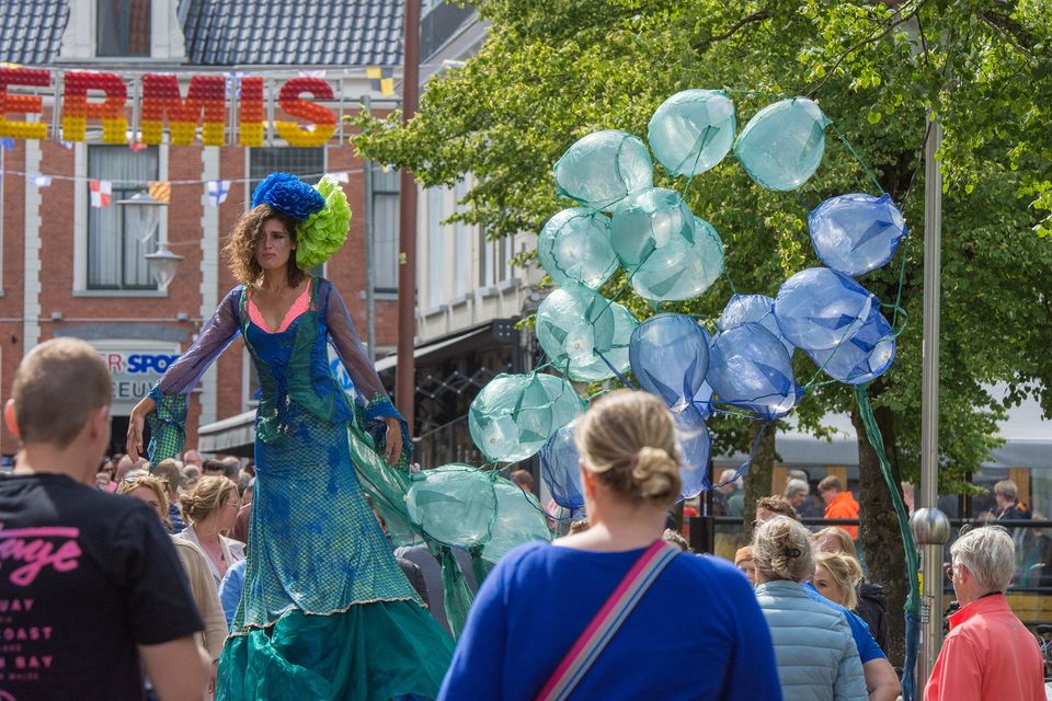 Sneekweek Straattheaterfestival  op dinsdag in Sneekweek