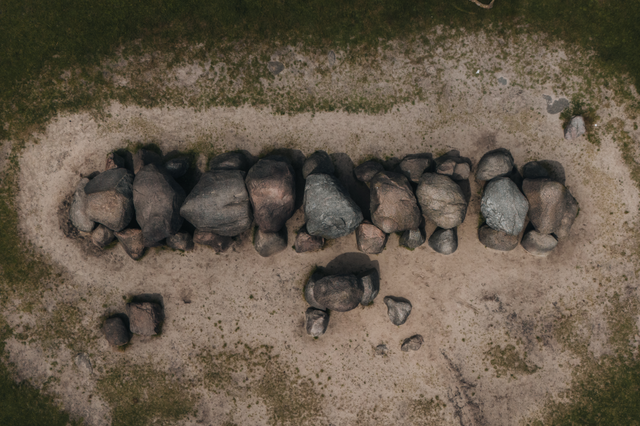 Drone foto van een hunebed.
