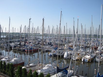Luchtfoto van Jachthaven Friese Hoek in Lemmer.